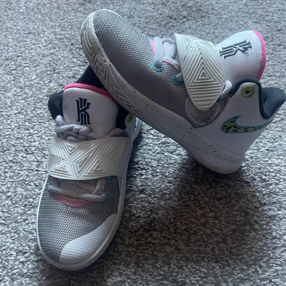 Youth Kyrie Flytrap 3 “South Beach” Size 11c. Very Comfortable. Lightly Worn.
